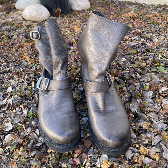 Frye Shoes - Frye Women’s Veronica Short Boot 8 1/2 B. Color Gray.